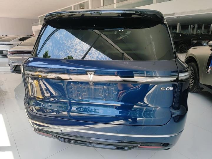 Deepal S09 2025 AWD Ultra+ photo 3