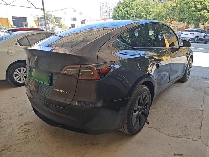 Model Y 2024 RWD photo 4