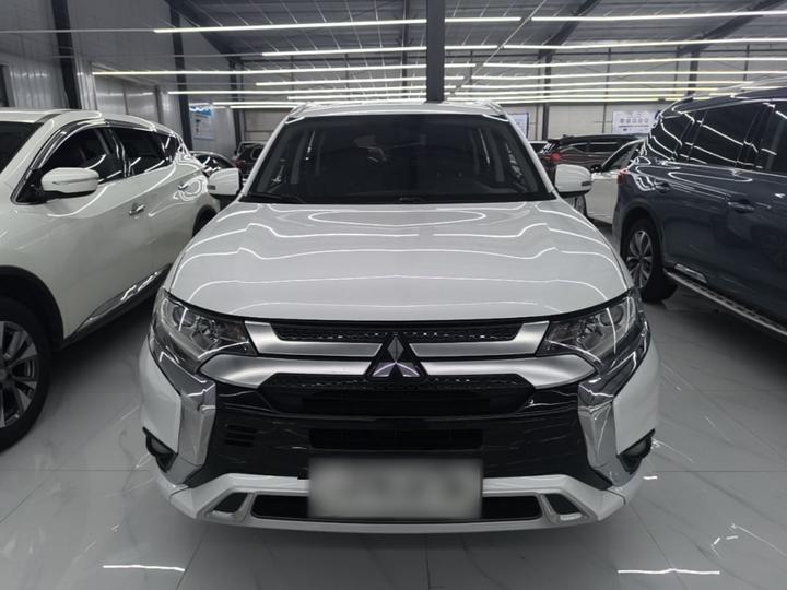 Outlander 2021 2.0L RWD Enjoy 5-Seater photo 2