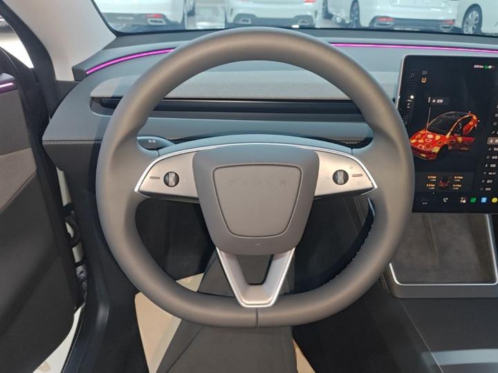Model Y 2025 RWD photo 3