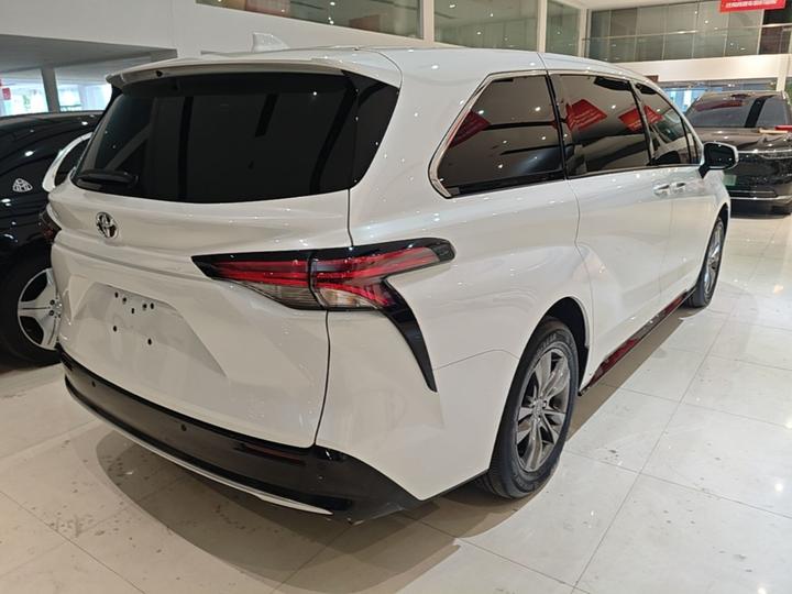 Sienna 2026 2.5L Hybrid AWD Luxury photo 6