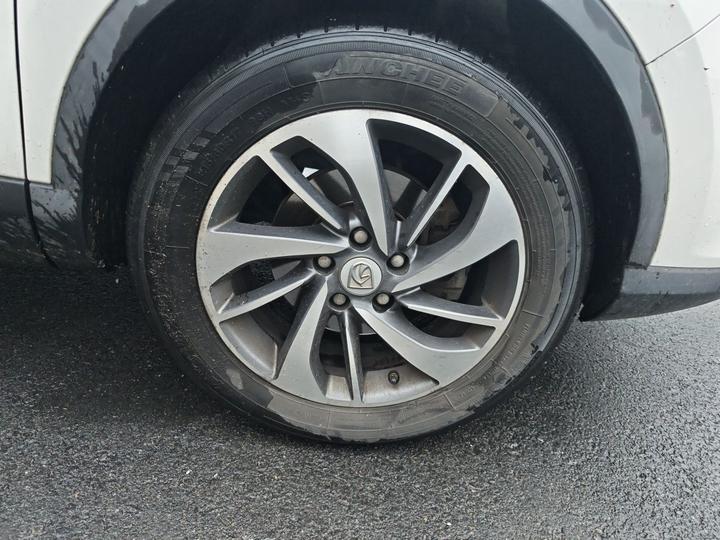 560 2015 1.8L MT Elite photo 8