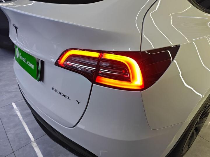 Model Y 2024 RWD photo 7