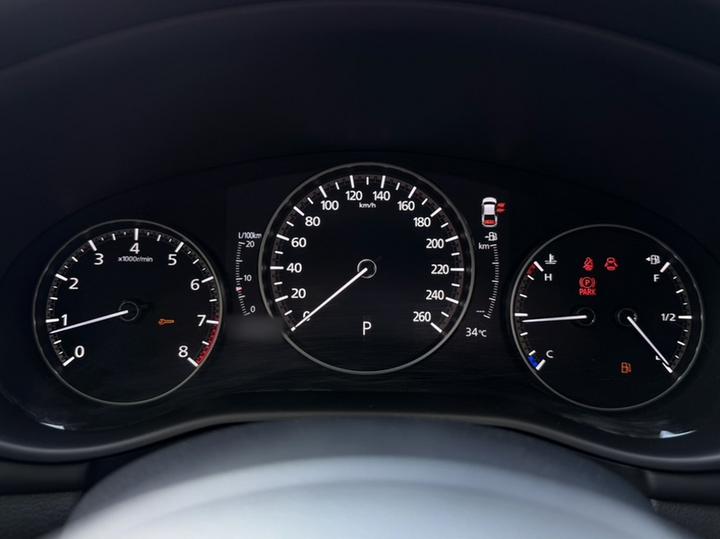3 Axela 2023 2.0L AT photo 4