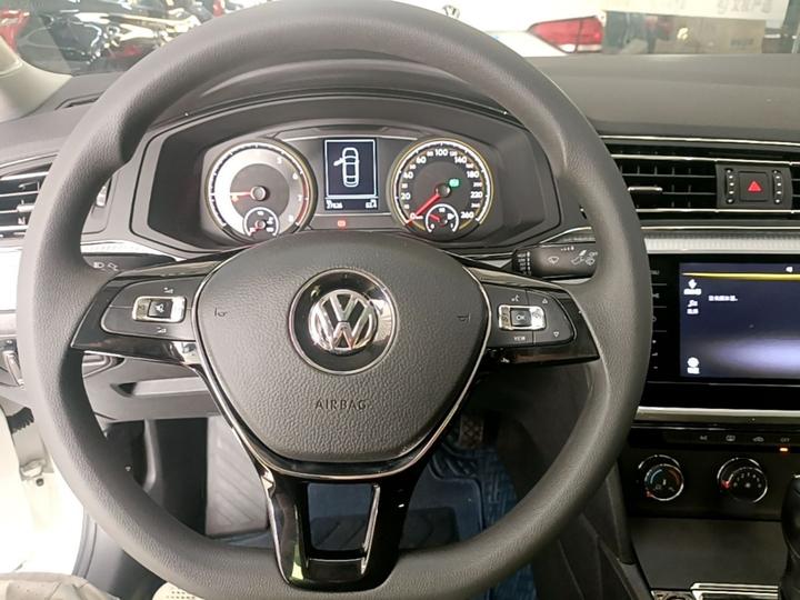 Lamando 2021 230TSI DSG photo 2