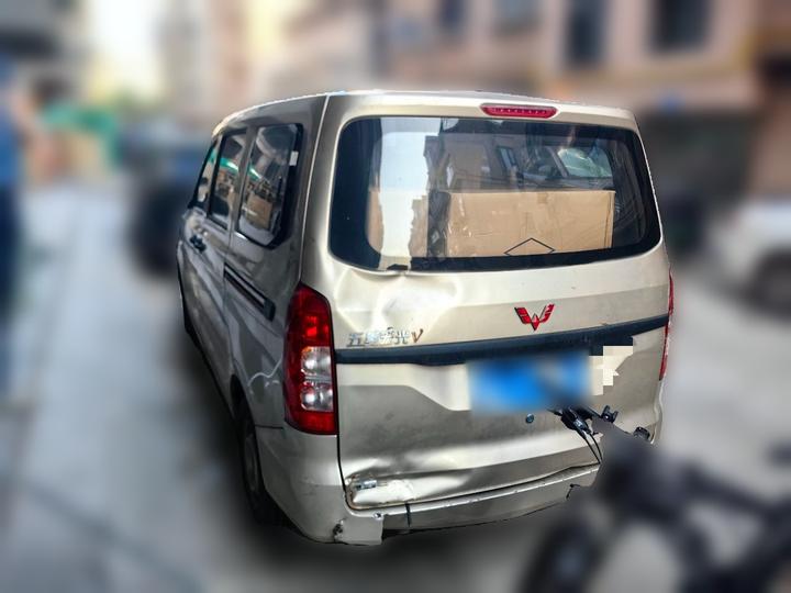 Wuling Hongguang V 2022 1.5L LAR photo 4