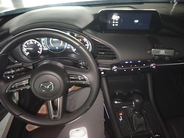 3 Axela 2023 2.0L AT photo 5