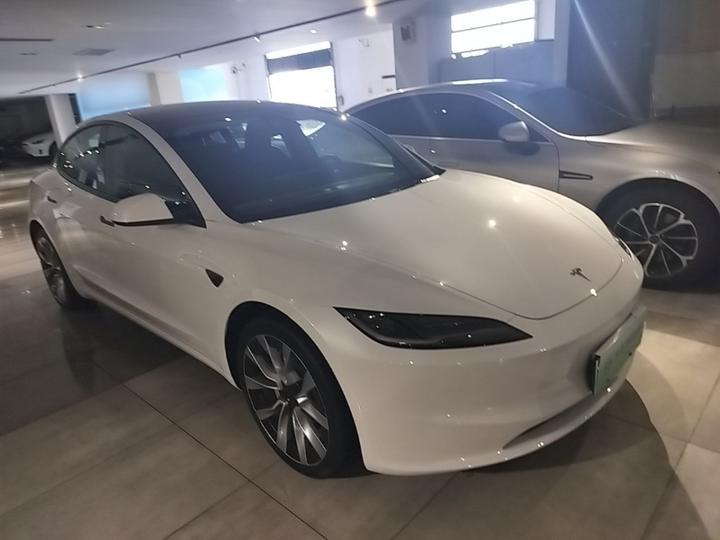 Model 3 2023 RWD photo 3