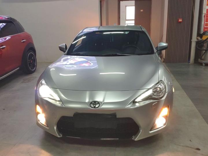 86 2014 2.0L MT Luxury photo 2