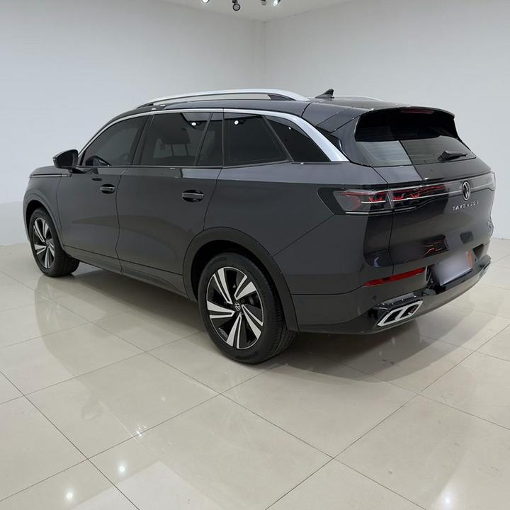 2024 380TSI AWD R-Line photo 4