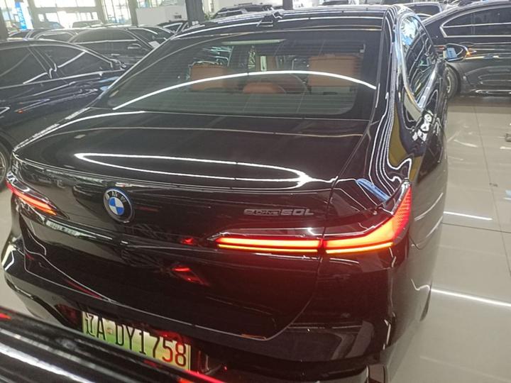 i7 2023 eDrive50L Exclusive M Sport Package photo 3