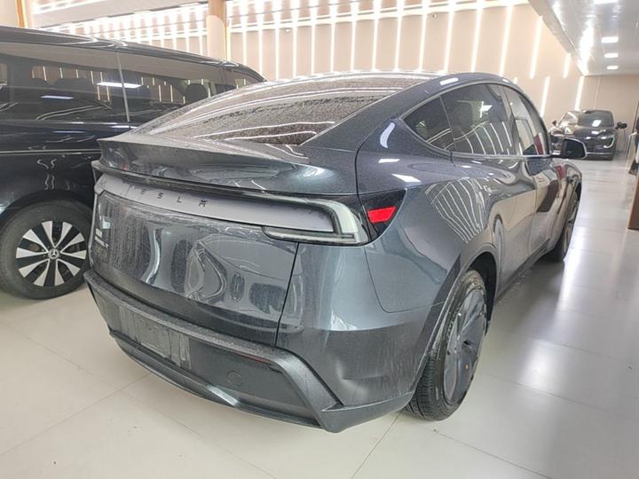 Model Y 2025 RWD photo 6
