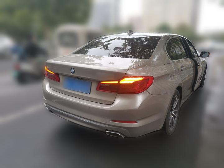 5 Series 2018 525Li Luxury photo 6