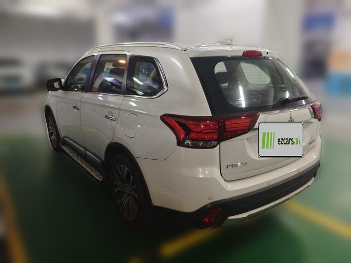 Outlander 2018 2.4L AWD Luxury 7-Seater photo 4