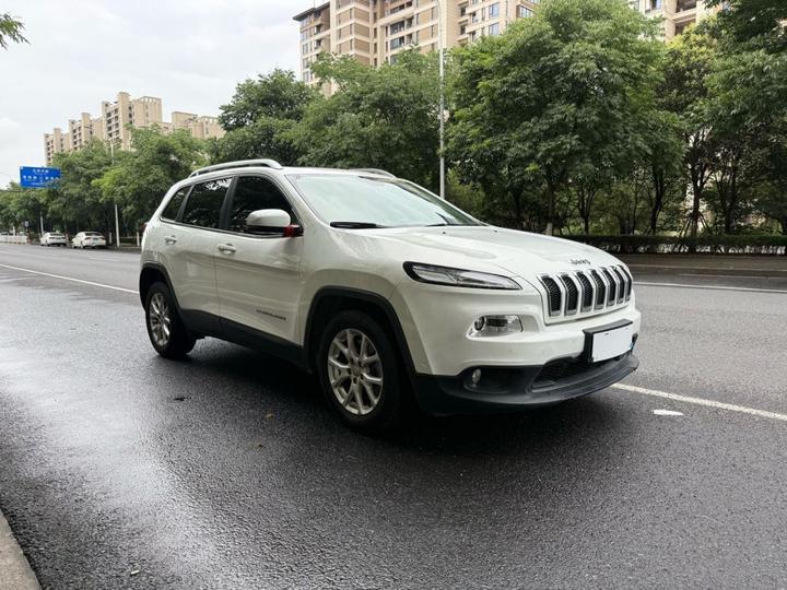Cherokee 2017 2.4L Leading Smart photo 3
