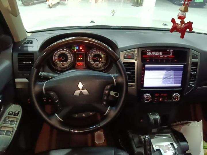 Pajero Parallel Import photo 6