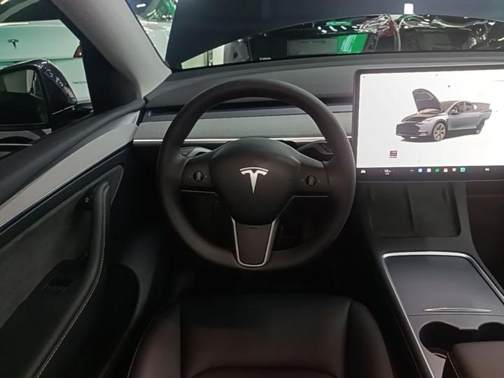 Model Y 2024 RWD photo 2