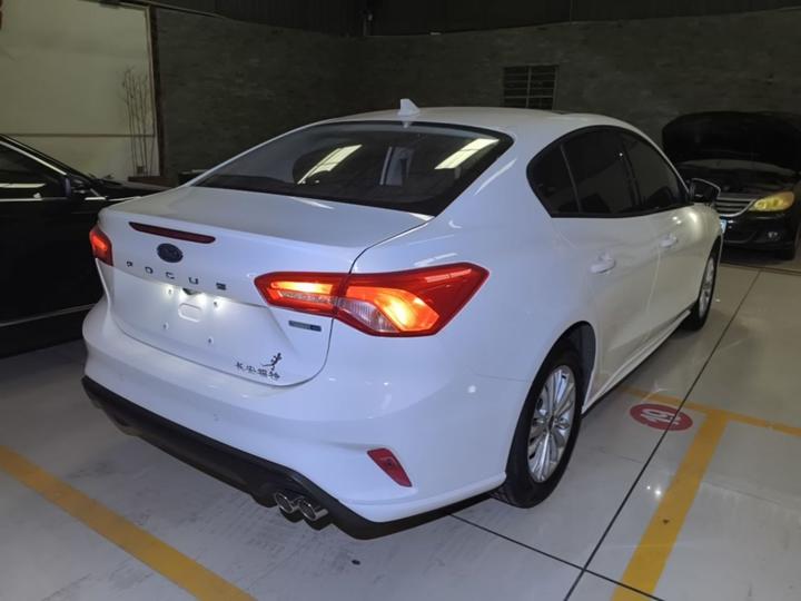 Focus 2020 Sedan EcoBoost 180 AT photo 4
