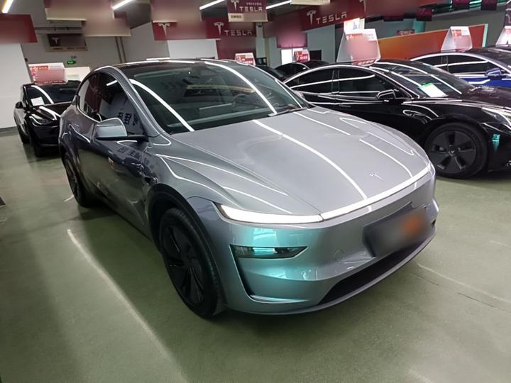Model Y 2025 RWD photo 3