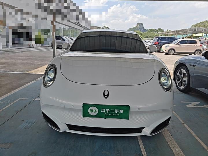 2022 555km Premium photo 2