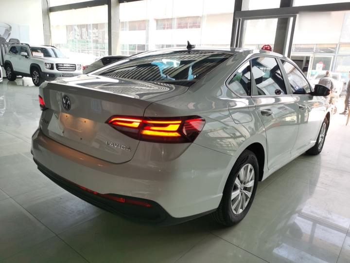 Lavida 2023 1.5L AT photo 4