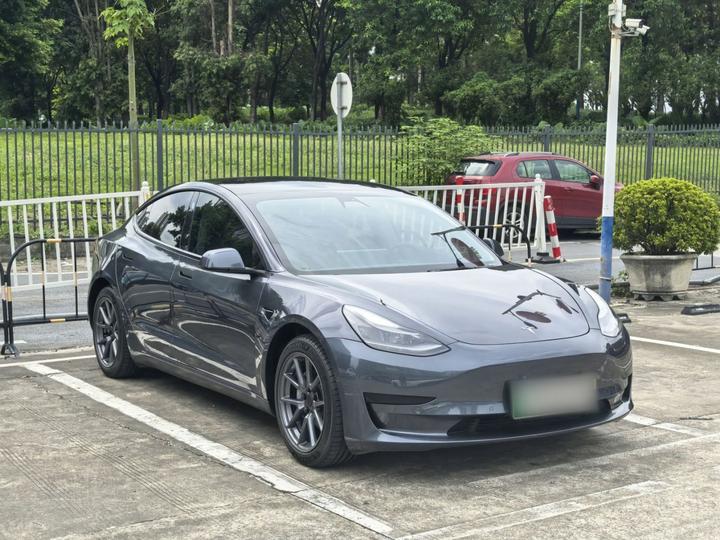 Model 3 2020 Standard Range RWD Upgraded photo 3