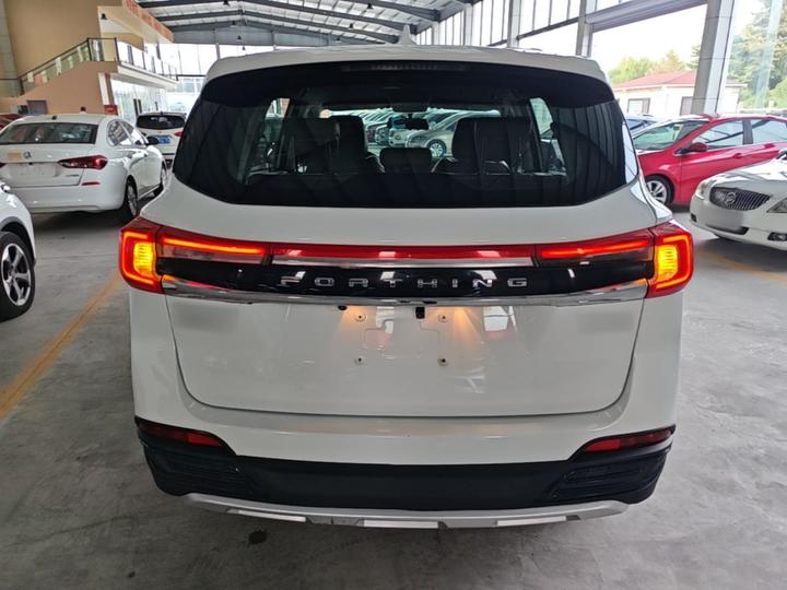 Forthing T5 2022 Prosperous 1.6L MT 5-Seater photo 3