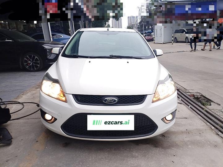Focus 2013 Hatchback Classic 1.8L AT photo 2