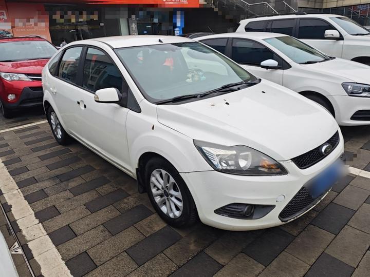Focus 2013 Hatchback Classic 1.8L MT photo 3