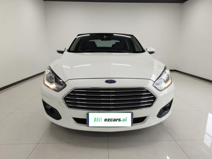 Escort 2015 1.5L AT Comfort photo 2
