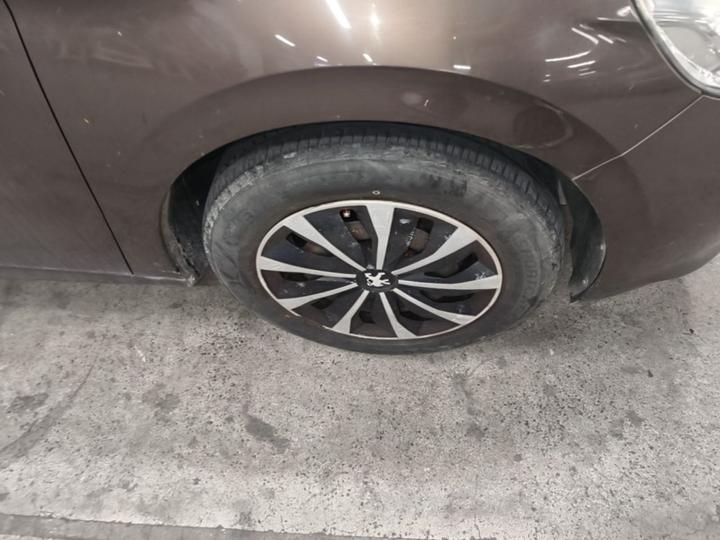 301 2014 1.6L MT Comfort photo 8
