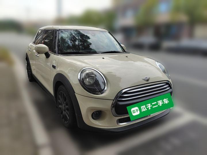 2021 1.5T ONE PLUS 5-Door photo 3