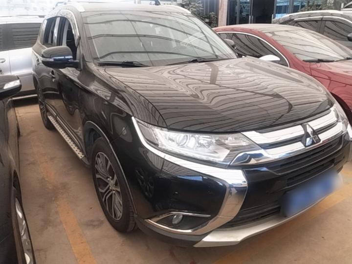 Outlander 2018 2.0L RWD Honor 5-Seater photo 3