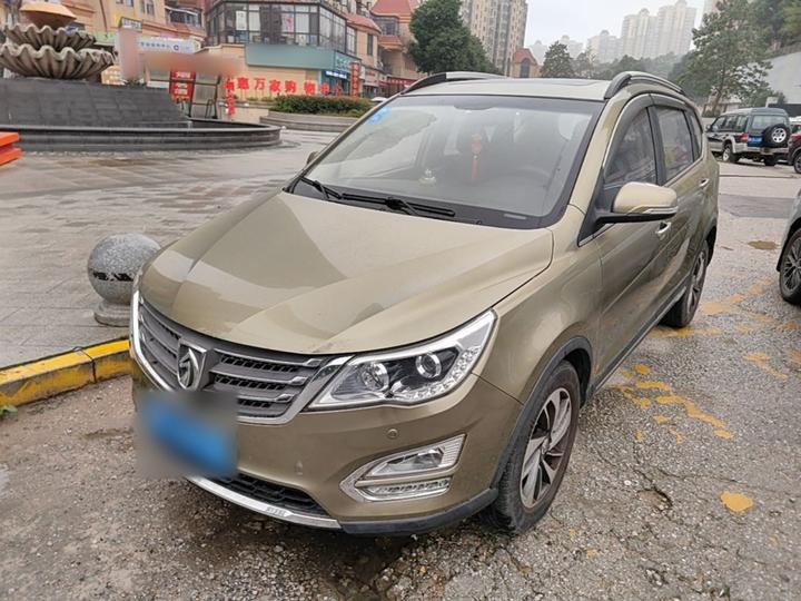 560 2015 1.8L MT Luxury