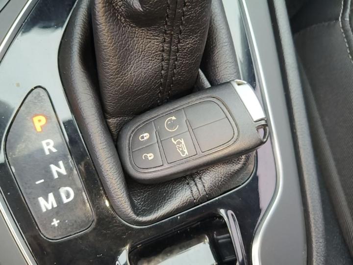 Cherokee 2019 2.0T AWD + AT China V photo 8