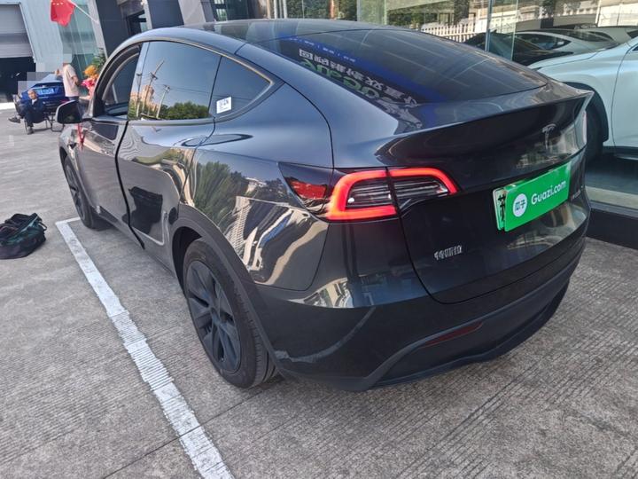 Model Y 2024 RWD photo 4