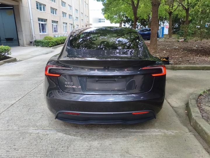 Model 3 2023 RWD photo 3