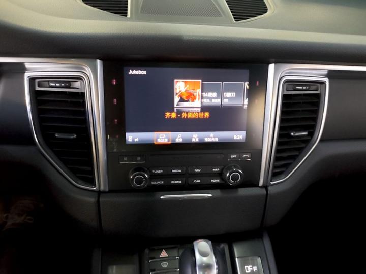 2017 Macan 2.0T photo 8