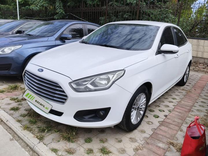 Escort 2015 1.5L AT Comfort