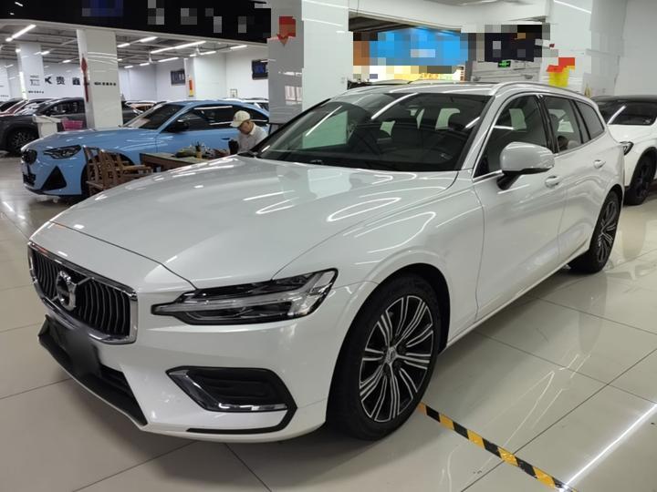V60 2022 B5 Luxury
