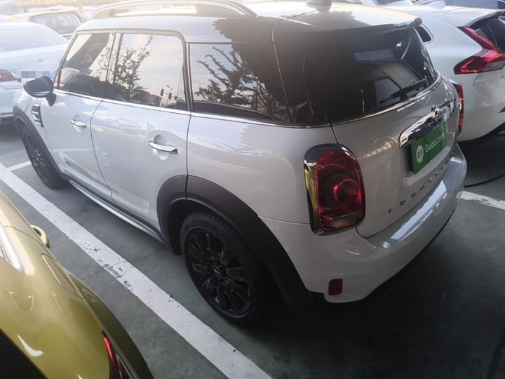 2017 1.5T COOPER ALL4 Wagon photo 4