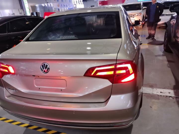 Bora 2017 1.6L AT Comfort photo 3