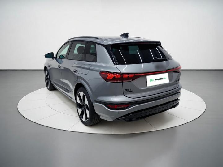 Q6L e-tron 2026 Pilot photo 4