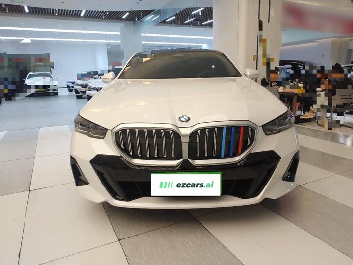 5 Series 2025 525Li M Sport Package photo 2