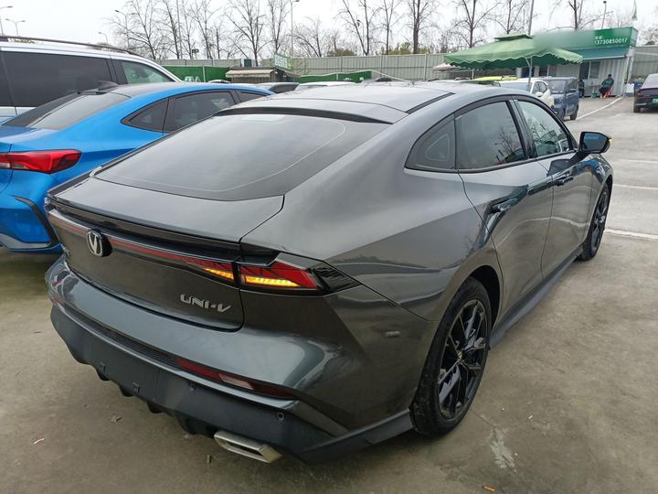 UNI-V 2024 1.5T Premium photo 4
