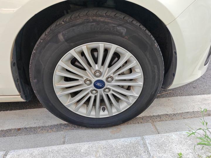 Escort 2015 1.5L AT Comfort photo 8