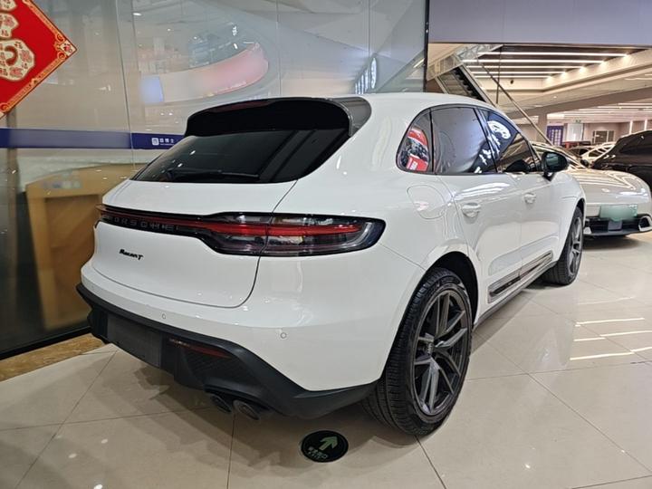 2022 Macan T 2.0T photo 2