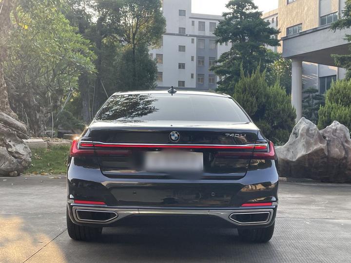 7 Series 2022 740Li Exclusive Luxury photo 6