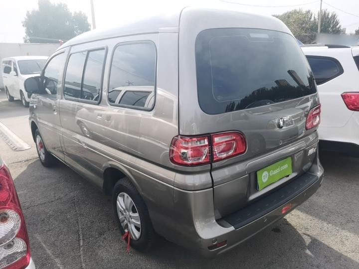 Lingzhi 2025 M5 1.6L Short Wheelbase 5-Seater photo 4