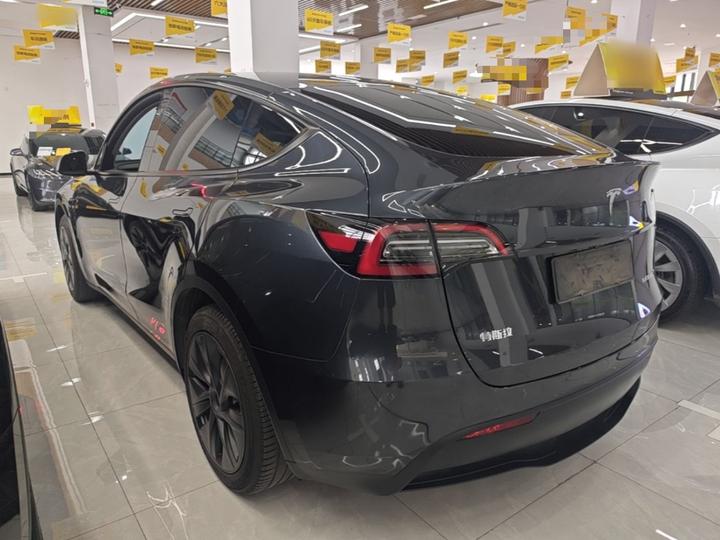 Model Y 2024 RWD photo 4